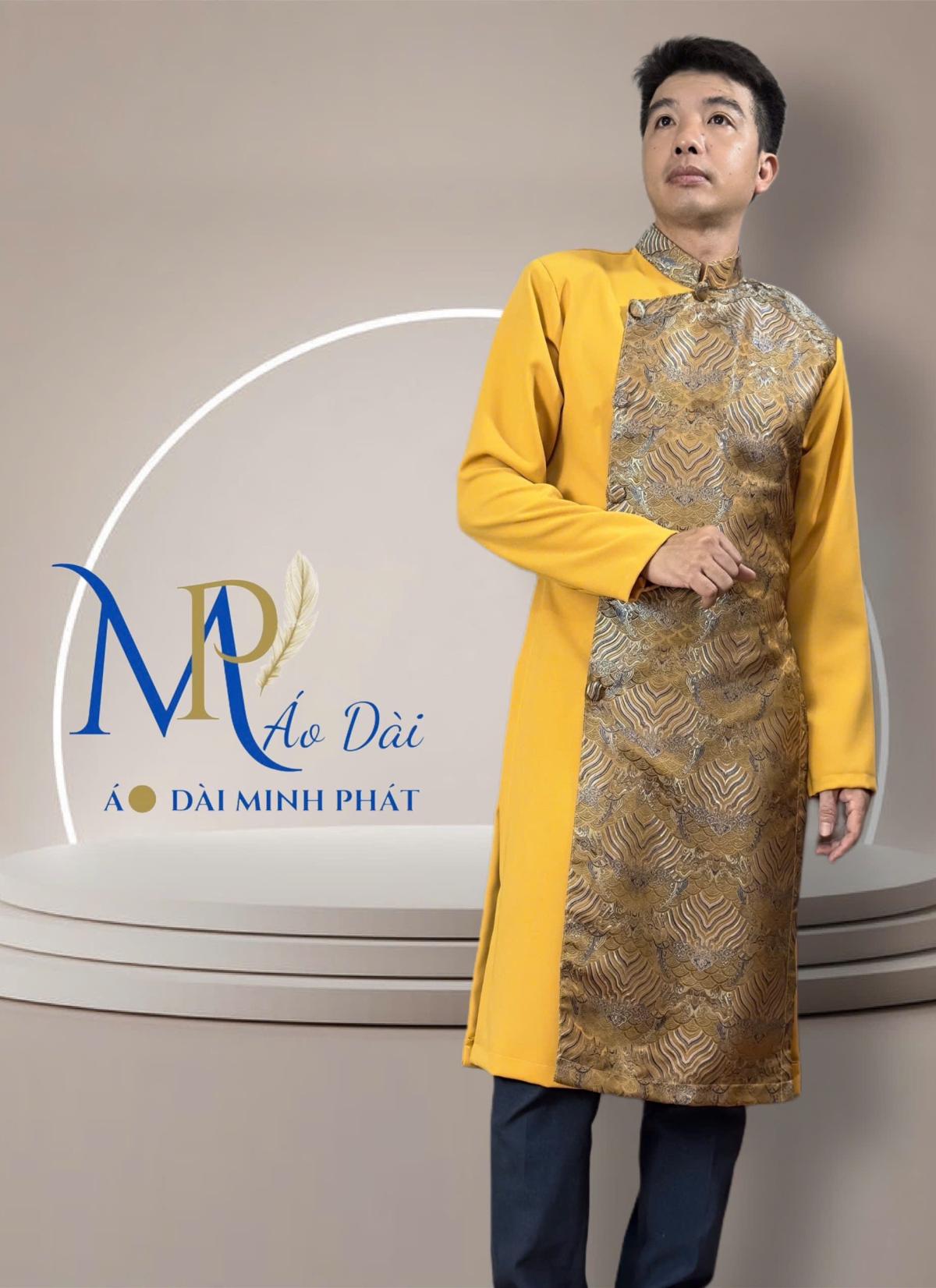 Áo Dài Cách Tân Phối giữa vài Tuyết Mưa và Gấm